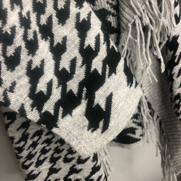 Allie & Rob Drape Houndstooth Cardigan Sweater - Picture 4 of 13